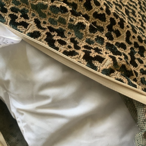 Set of 2 Leopard Print Throw Pillows velour‎ printed textured velvet down insert - Picture 9 of 13
